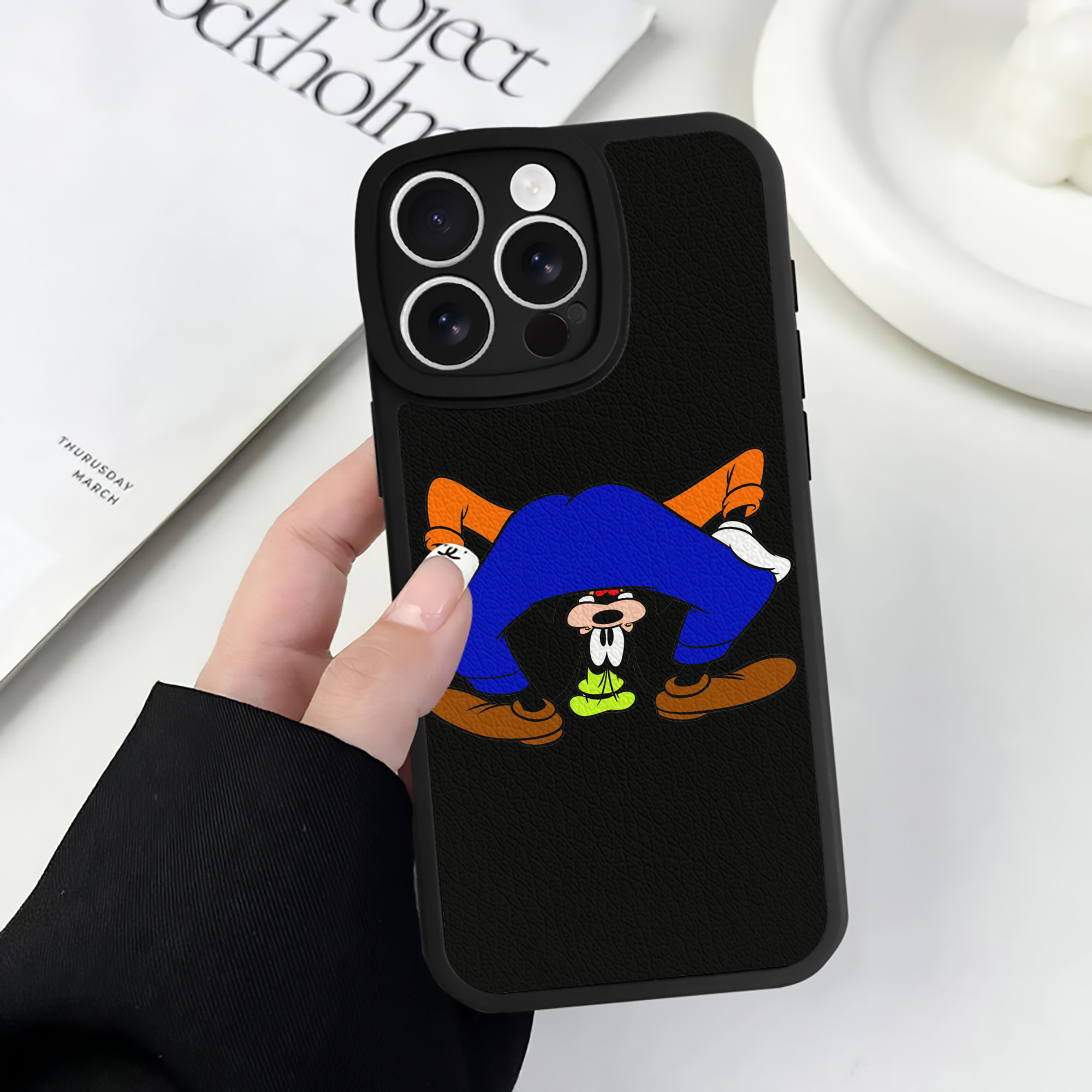 （画像用） ミッキーマウス Mickey Mouse 【iPhone 16シリーズ対応】シリコンスマホケース（レザー調） 材質：シリコン
